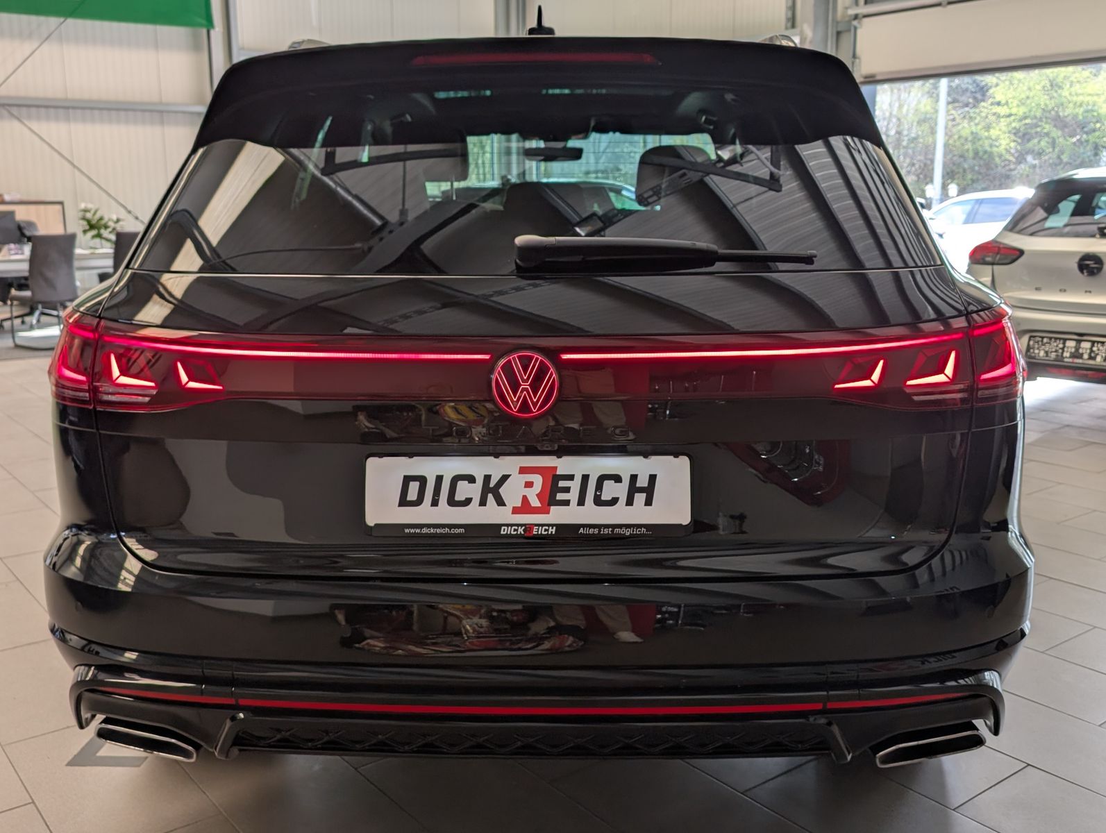 Fahrzeugabbildung Volkswagen Touareg 3.0TDI 4M R-Line VOLL Black 22" UPE 114T