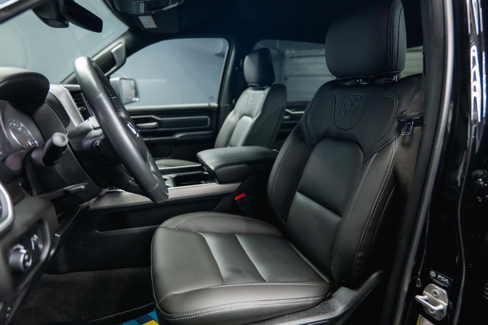 Fahrzeugabbildung Dodge RAM 5.7 V8 HEMI 4x4 BLACK EDITION Longbed 19%