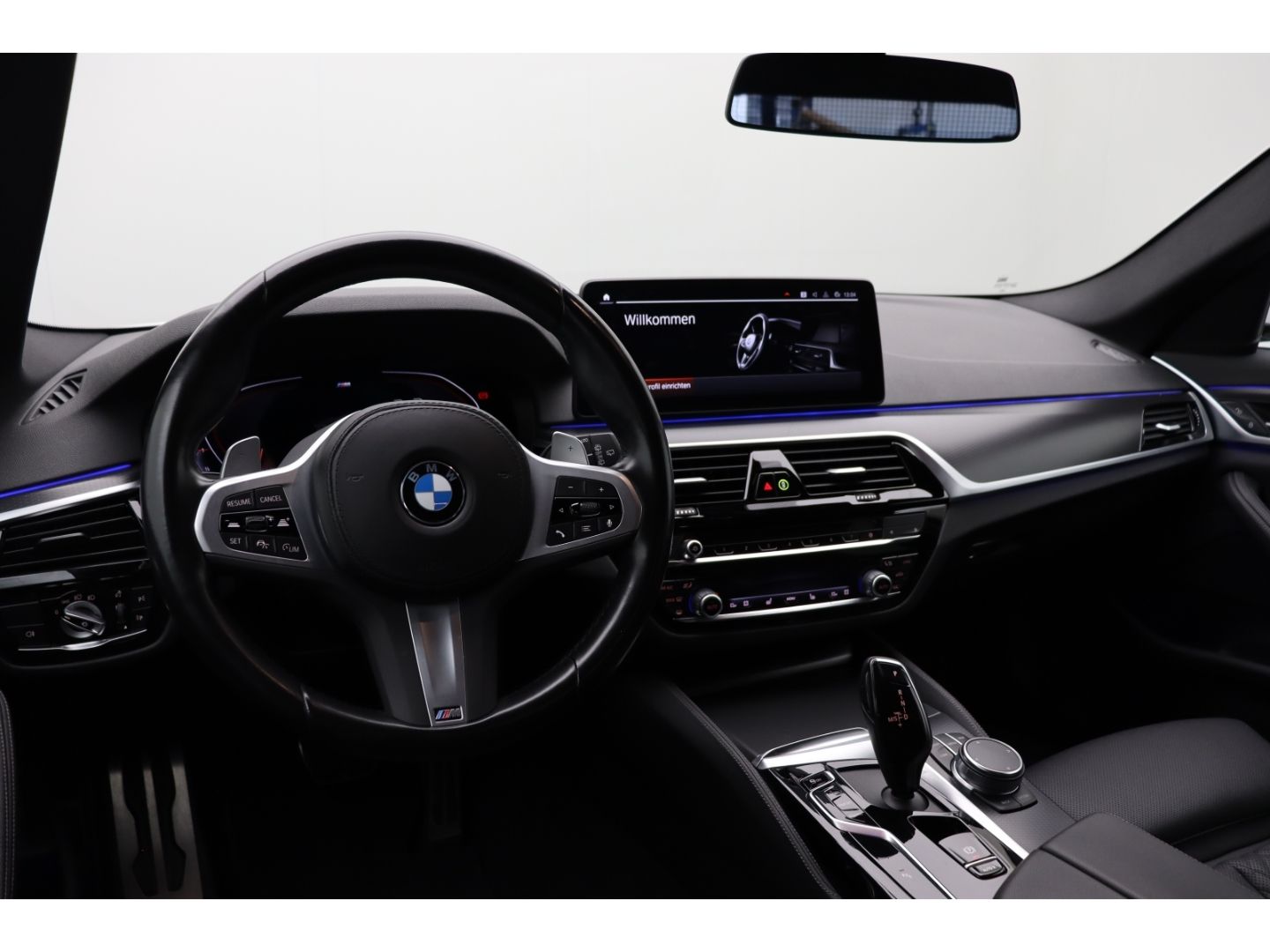Fahrzeugabbildung BMW 540 d xDrive M Sport Touring Park-Assistent AHK