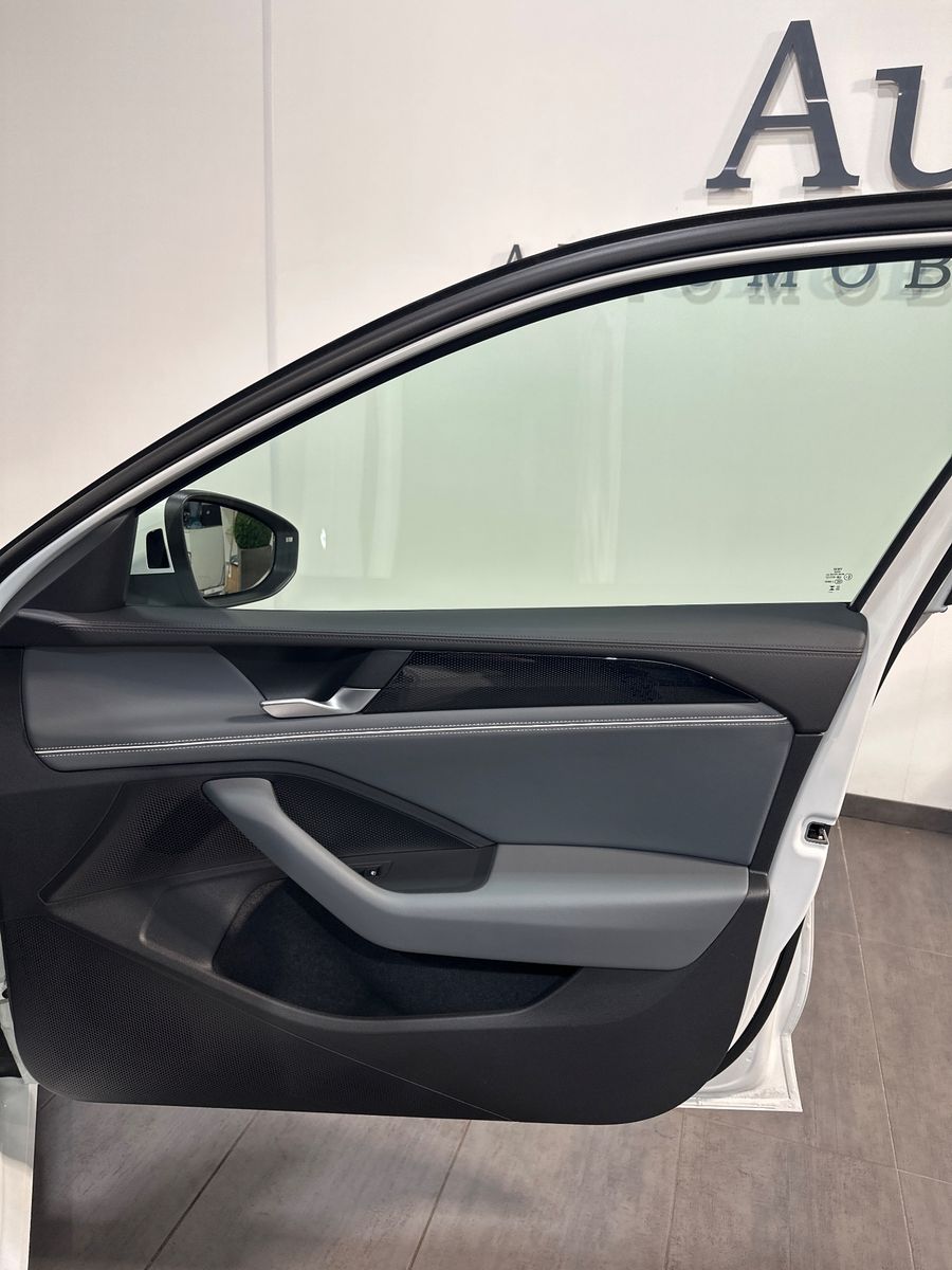 Fahrzeugabbildung Volkswagen Passat Variant 2.0 TDI DSG Business NAV+LED+ACC