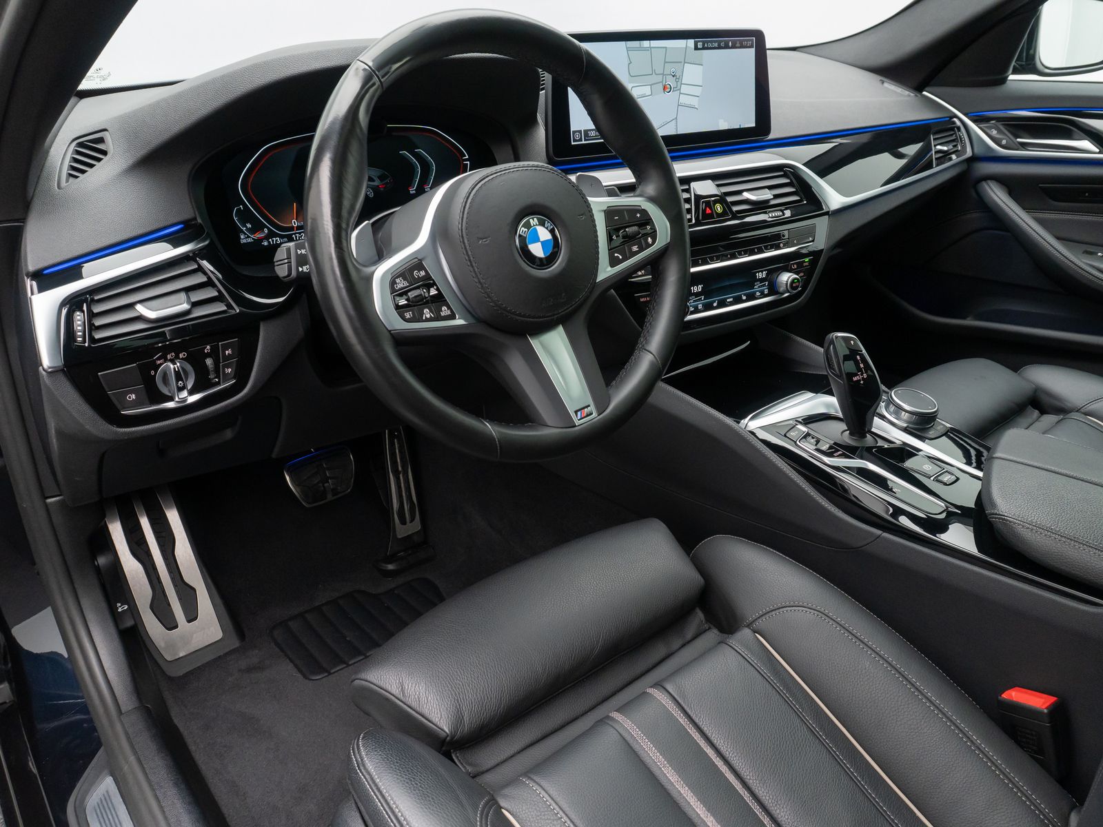 Fahrzeugabbildung BMW 530d M Sport Laser DAB Kamera HUD Panorama 19"