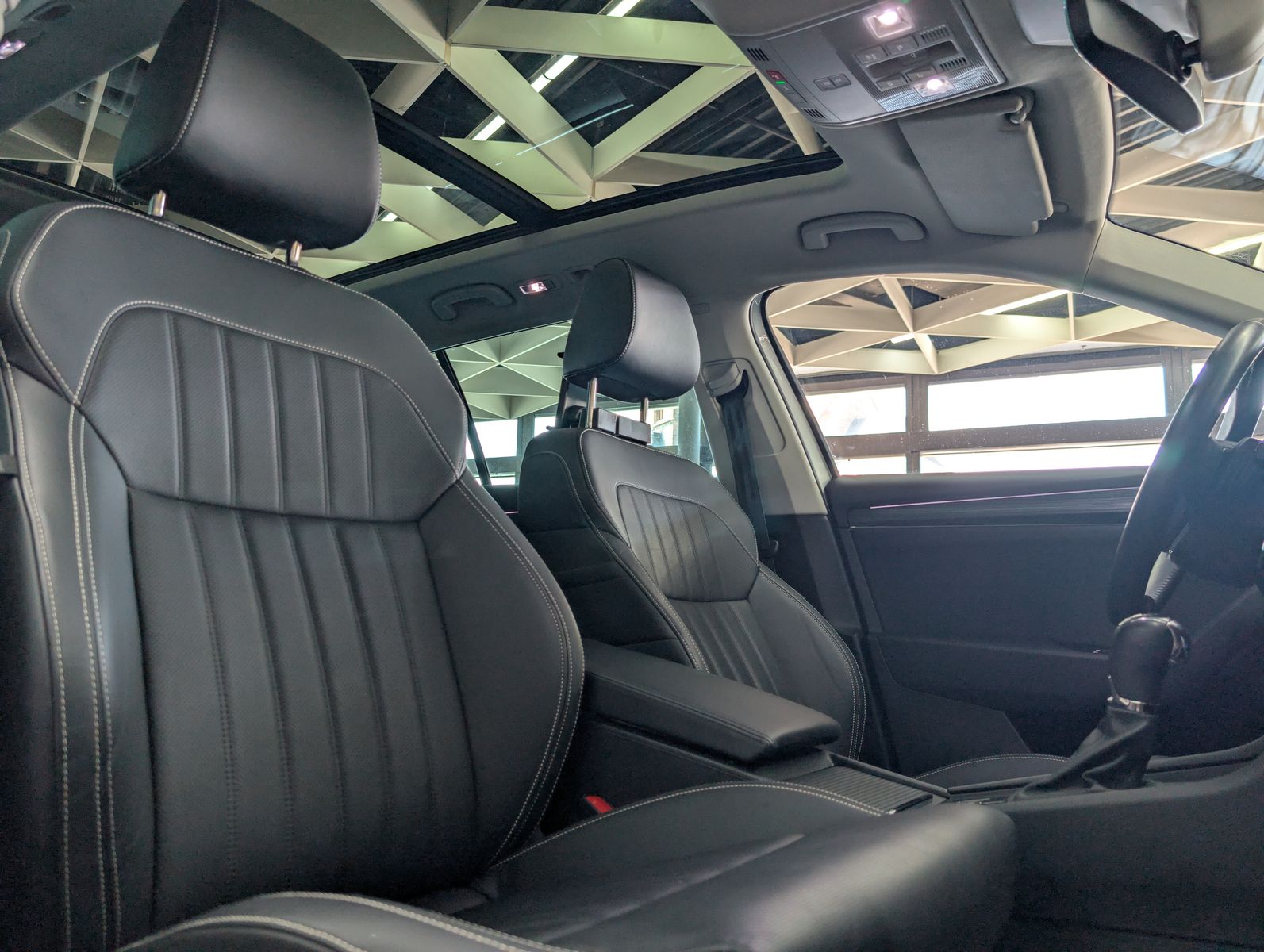 Fahrzeugabbildung SKODA Superb Premium 2.0 TDI PANO LEDER MASSAGE SOUND