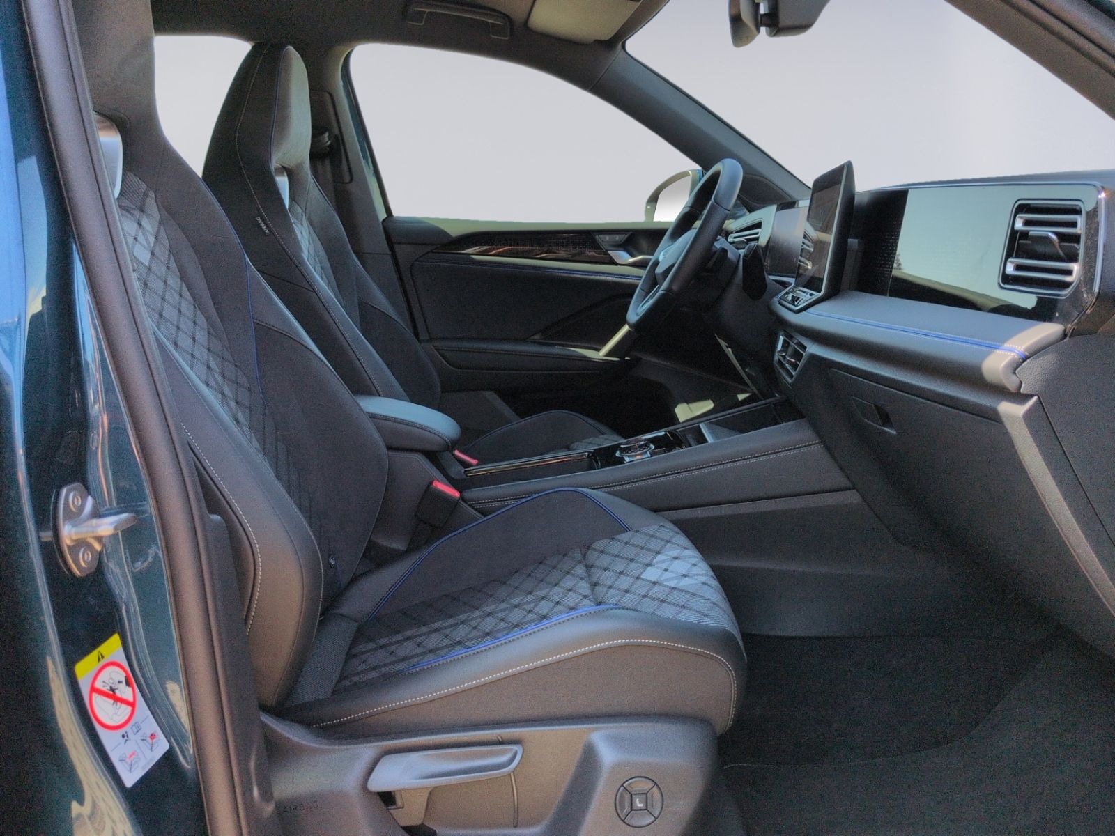 Tiguan R-Line 1.5 eTSI DSG NAVI+LED+SHZ+
