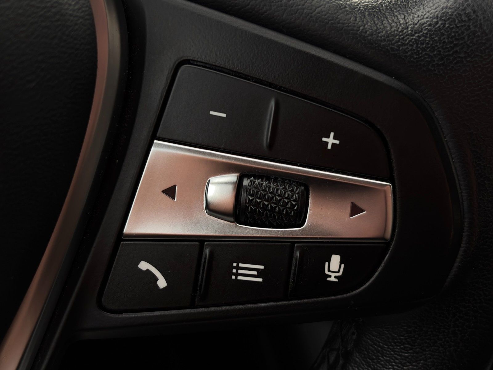 Fahrzeugabbildung BMW 330e Touring ACC HuD HiFi CAM 3Z-Klima CarPlay