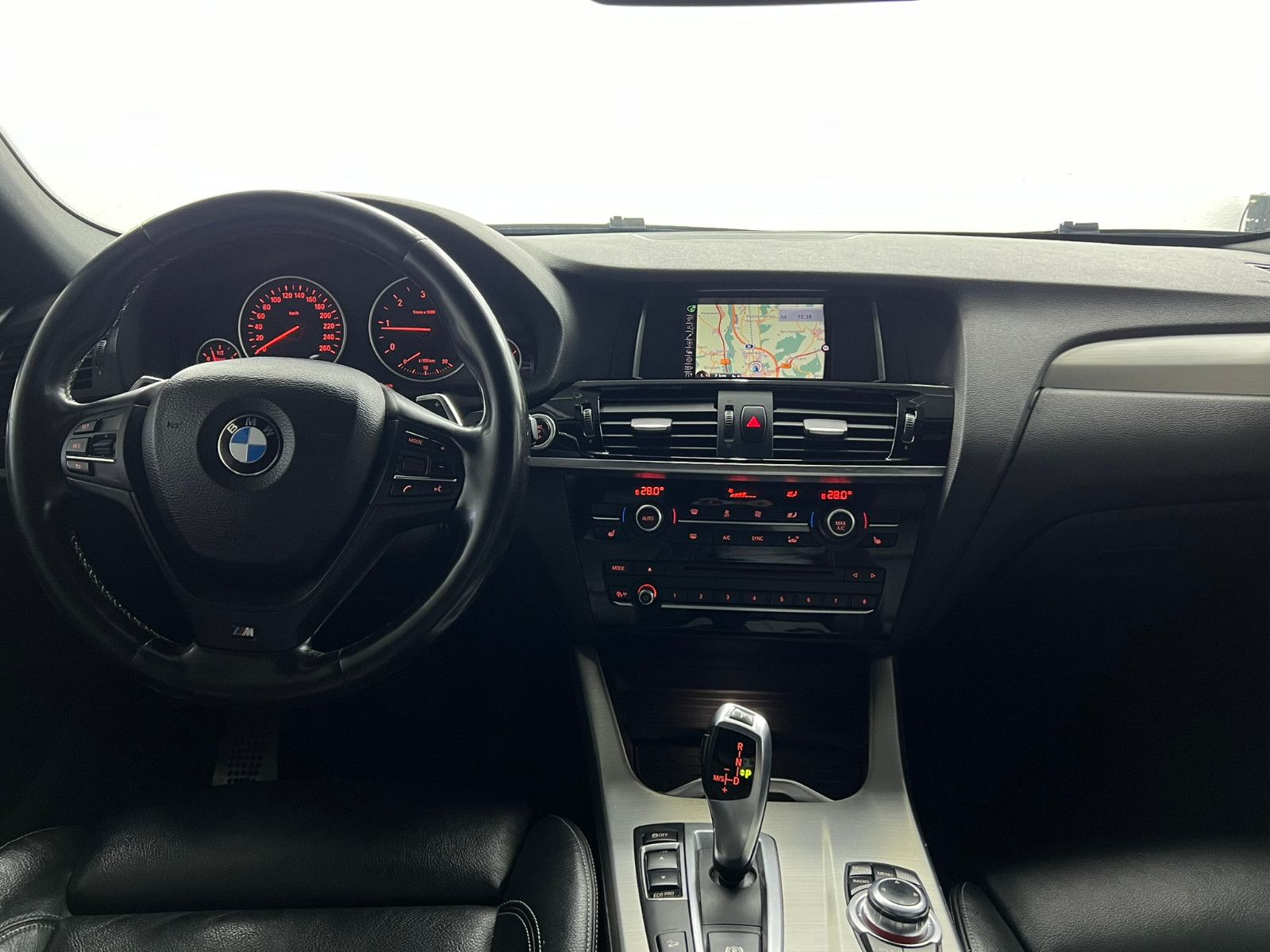 Fahrzeugabbildung BMW X4 xDrive 20 d M SPORT PAKET/LEDER/NAVI/KAMERA