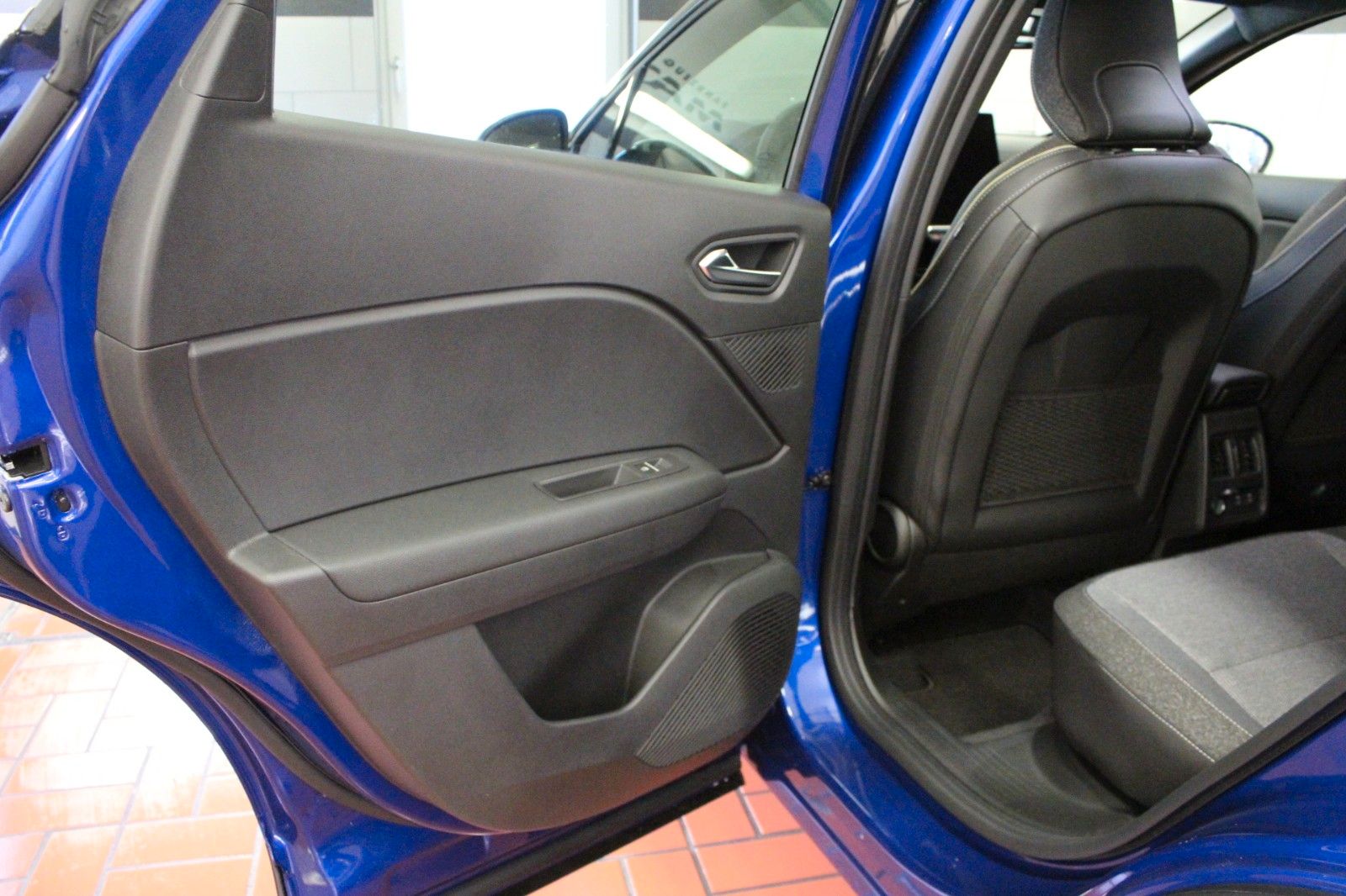 Fahrzeugabbildung Renault Captur Mild Hybrid 140 EDC *Navigations-Paket*