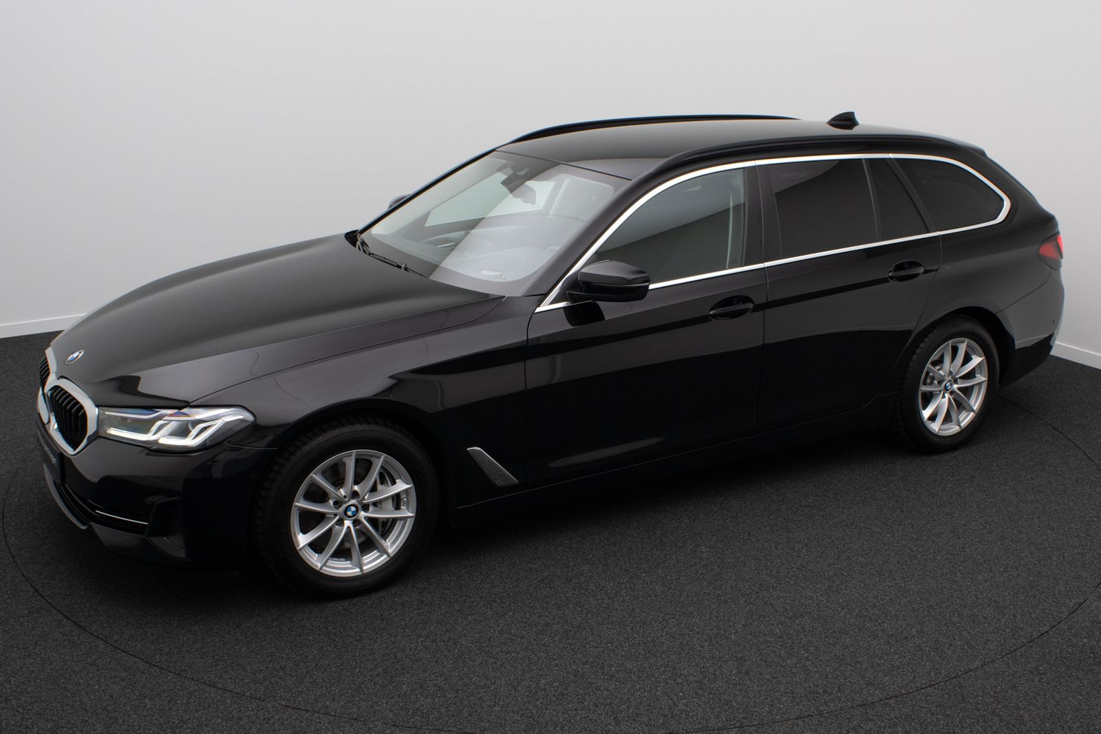 Fahrzeugabbildung BMW 530d xD Komfort DAB HUD Laser Kamera AHK HiFi