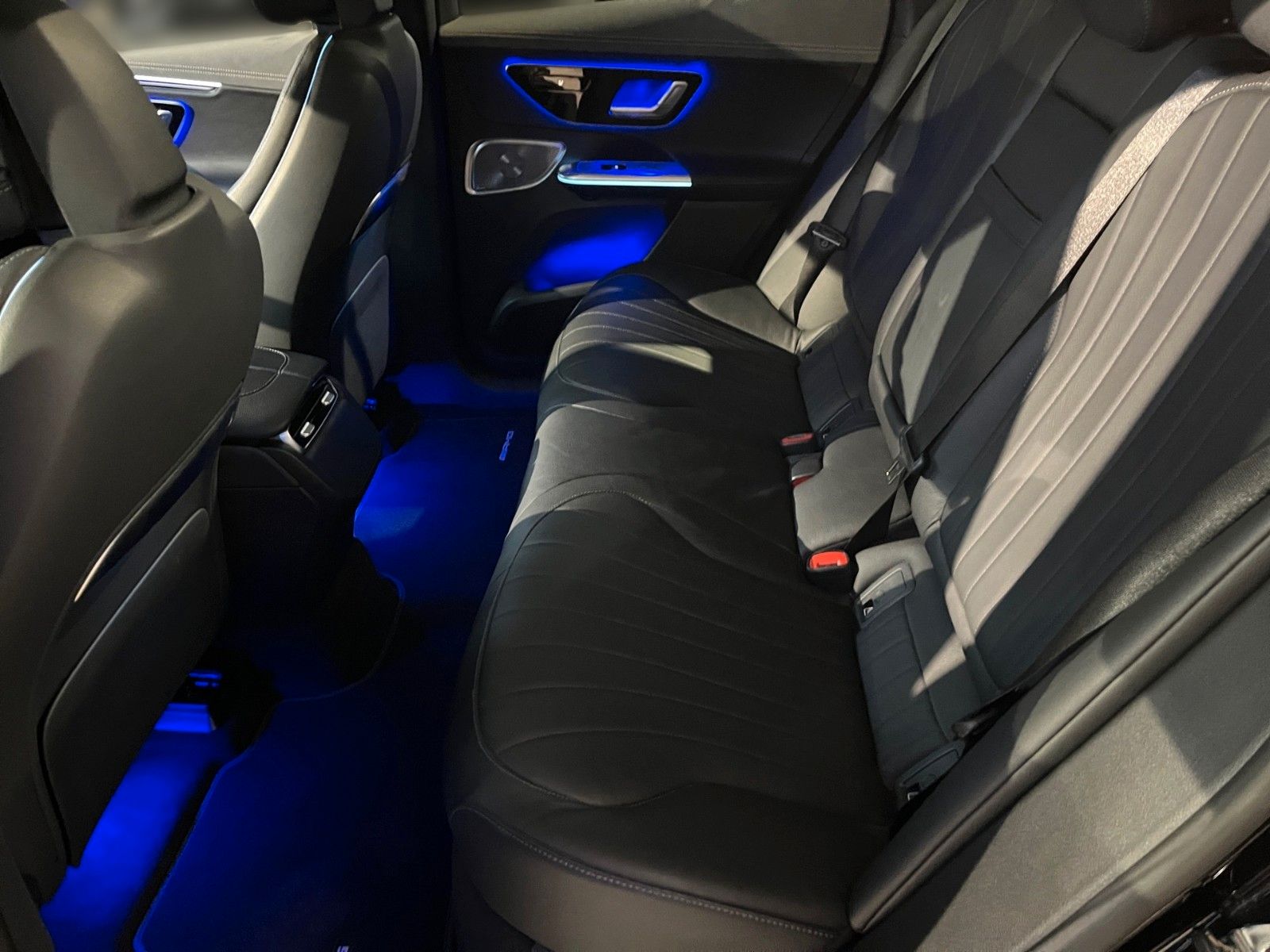 Fahrzeugabbildung Mercedes-Benz EQE 350+ SUV Edition AMG ACC Pano Burm. 4xSitzh.