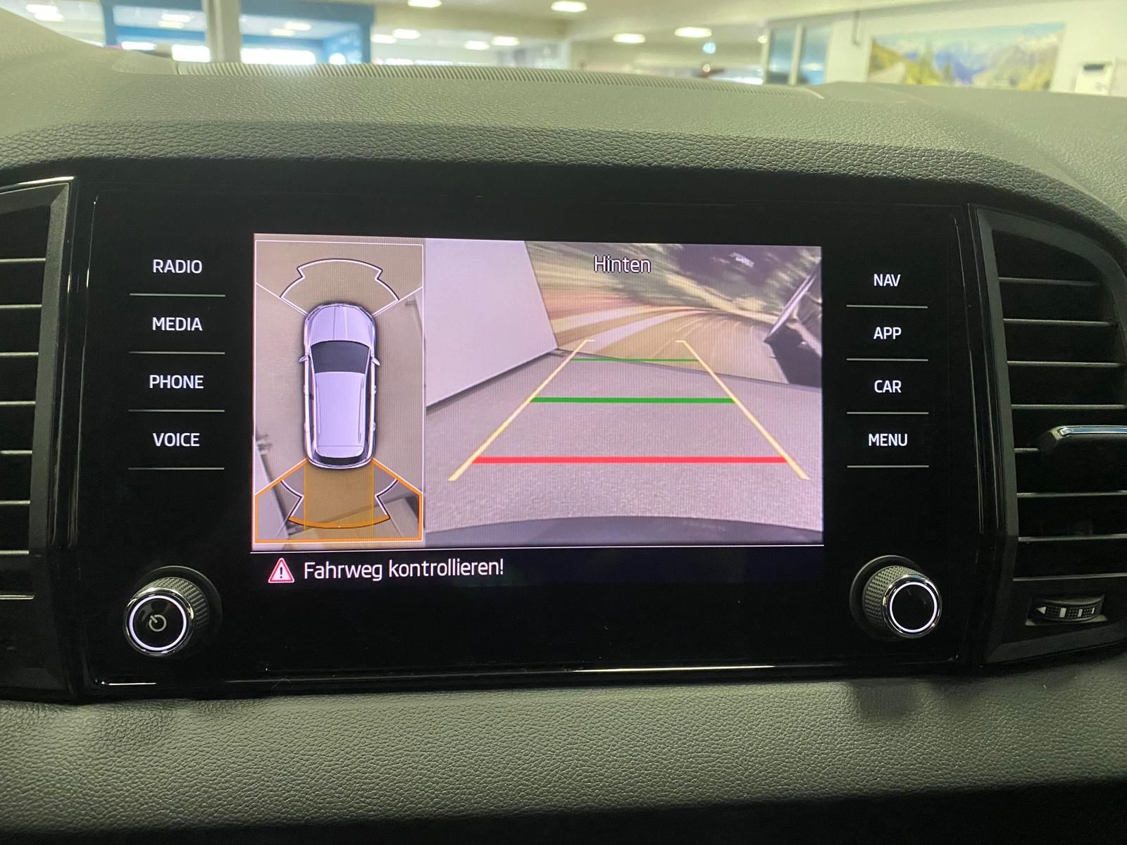 Fahrzeugabbildung SKODA Karoq 1.5 TSI SPORTLINE+5J GA+MATRIX+ACC+360+AHK