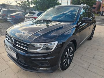 Volkswagen Tiguan - 1