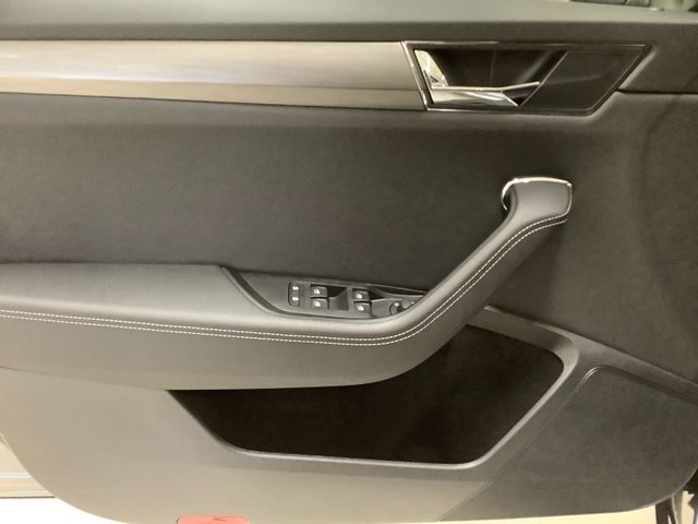 Superb Combi Style 2,0 TDI 360° MATRIX AHZ NAVI