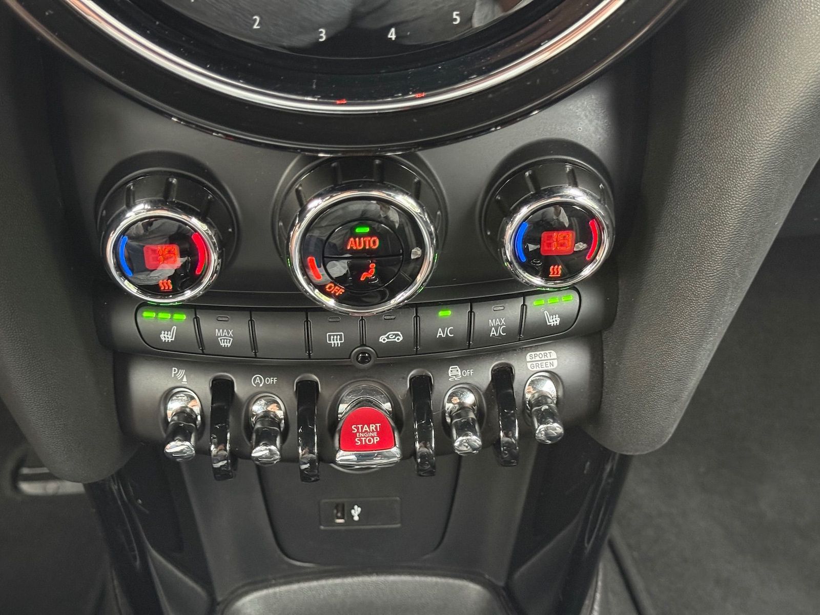 Fahrzeugabbildung MINI John Cooper Works Cabrio NAVI|KAMERA|ESS.-TRIM