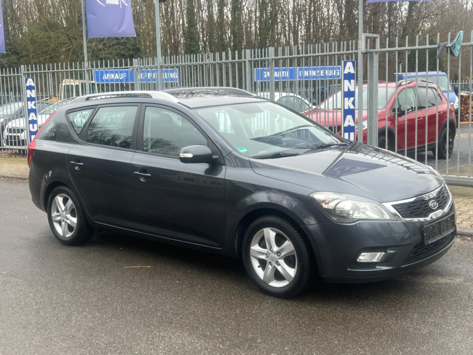 Kia cee'd 2011 — rear view