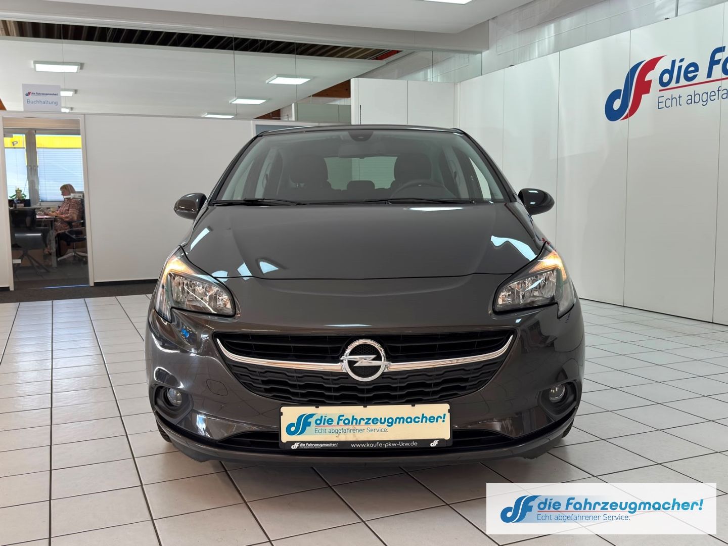 Fahrzeugabbildung Opel Corsa E drive Automati SHZ LenkradH Temp PDC Ber