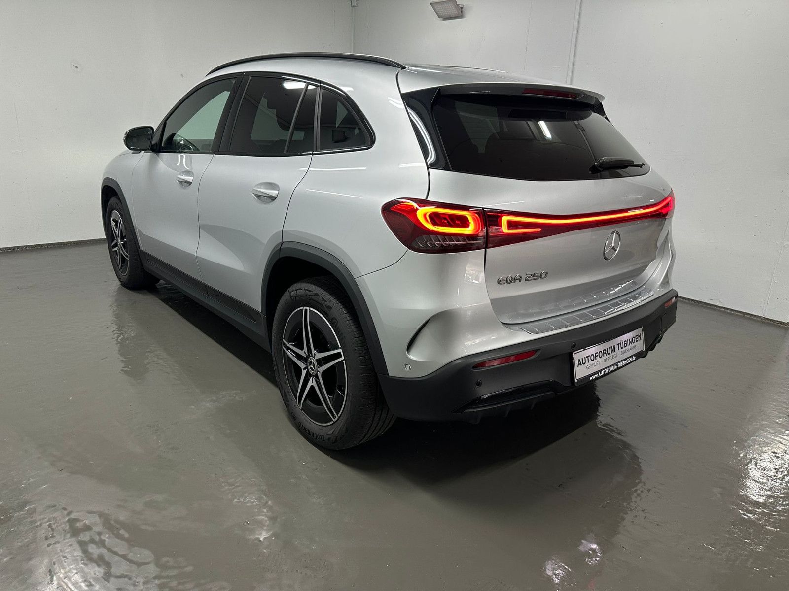 Fahrzeugabbildung Mercedes-Benz EQA 250 AMG-LINE*NIGHT*AHK*LED*IHC*NAVI*PANORAMA