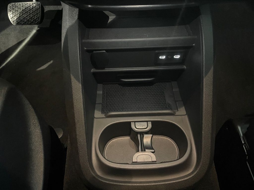 Fahrzeugabbildung Mercedes-Benz EQV 300 lang Nav Distronic Sitzhzg PTS RFK Vorkl