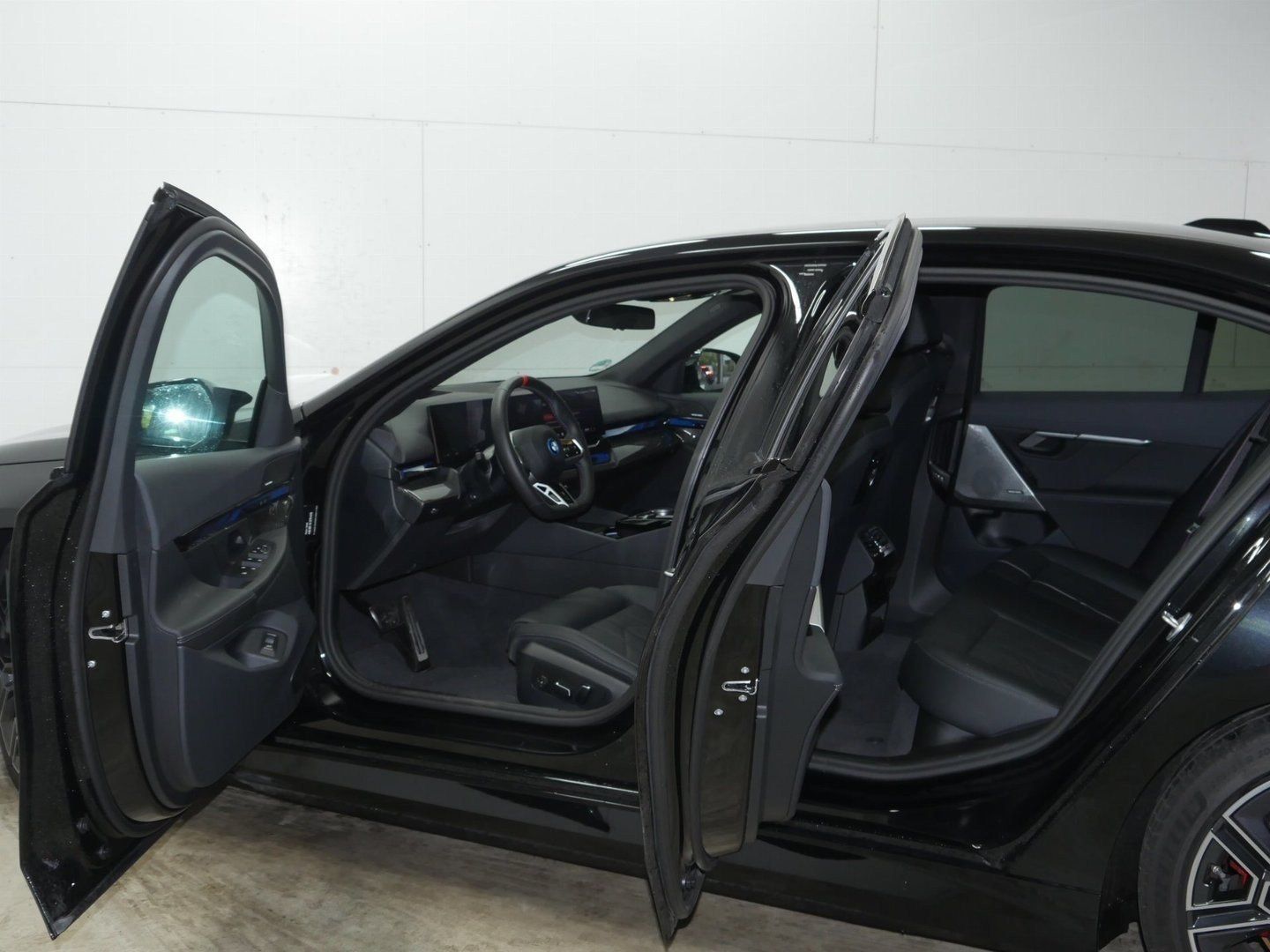 Fahrzeugeinzelansicht 10 Fahrzeugabbildung BMW i5 M60 xDrive Limousine, Sitheizung vorne und hi