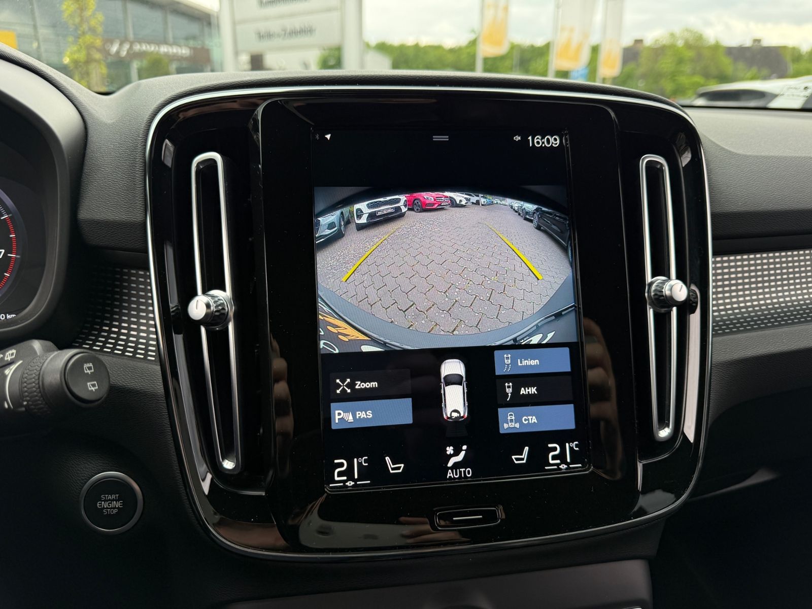 Fahrzeugabbildung Volvo XC40 R Design H/K ACC AHK KAM