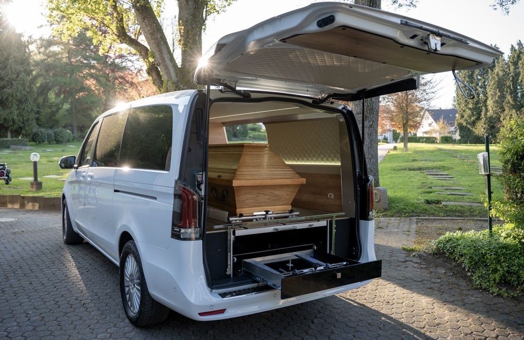 Image of Mercedes-Benz EQV