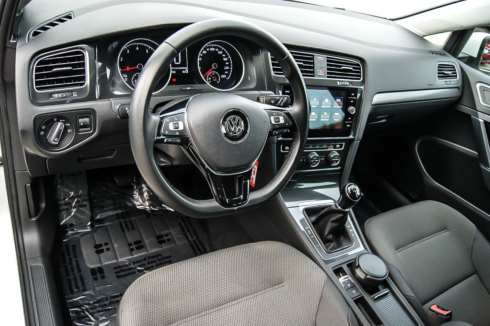 Fahrzeugabbildung Volkswagen Golf VII Variant 1.0TSI SOUND NAVIGATION ACC App