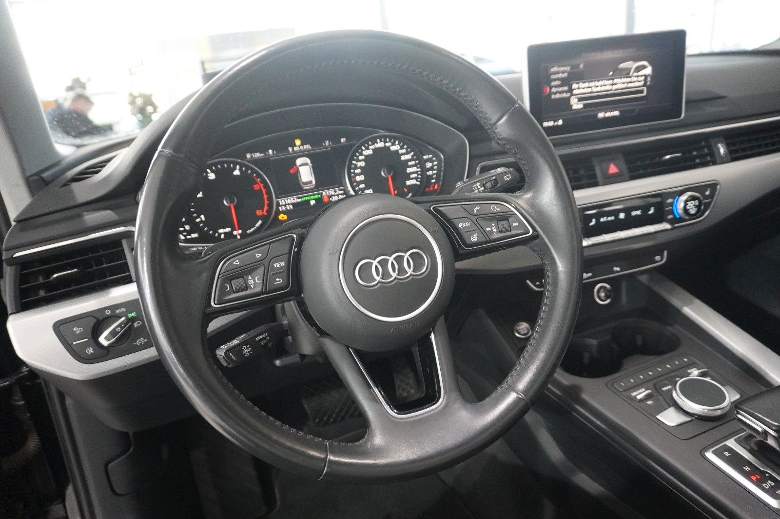 Fahrzeugabbildung Audi A4 Avant 35 TDI S-LINE SPORT NAVI/LED/KAMERA/DAB