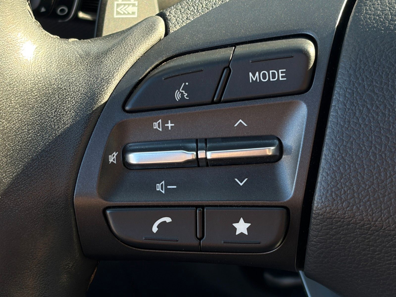 Fahrzeugabbildung Hyundai KONA E Select 39kW ACC LKA LFA CarPlay SHZ LHZ