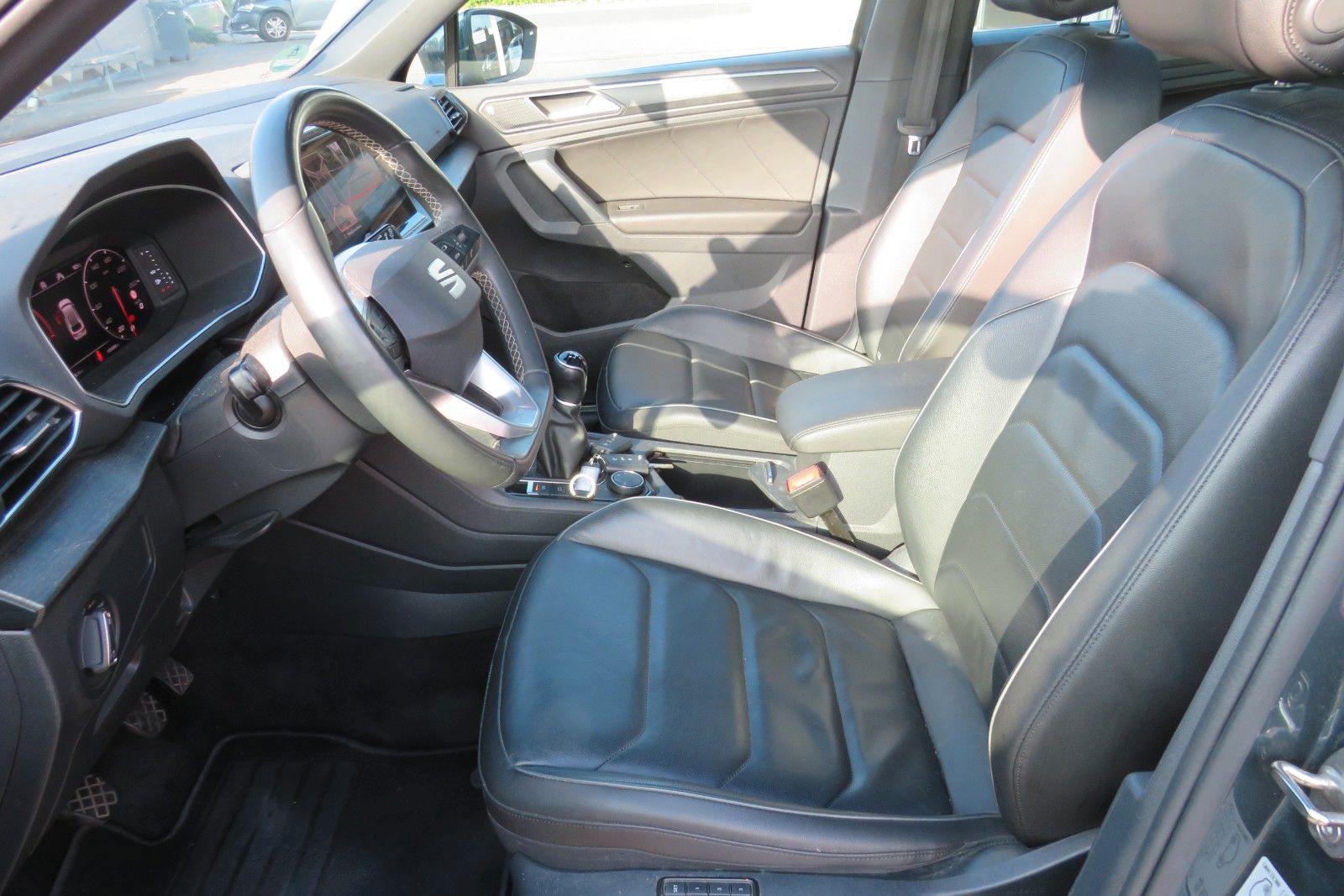 Fahrzeugabbildung SEAT Tarraco Xcellence PANO 7S ACC NAVI LEDER  LED