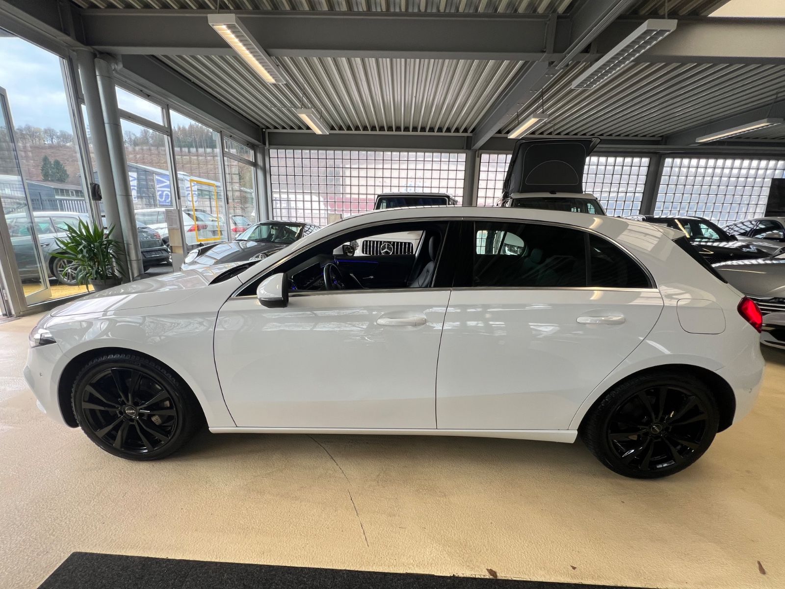 Fahrzeugabbildung Mercedes-Benz A 200 *AMBIENTE*WIDESCREEN*KAMERA*CARBON*LED*