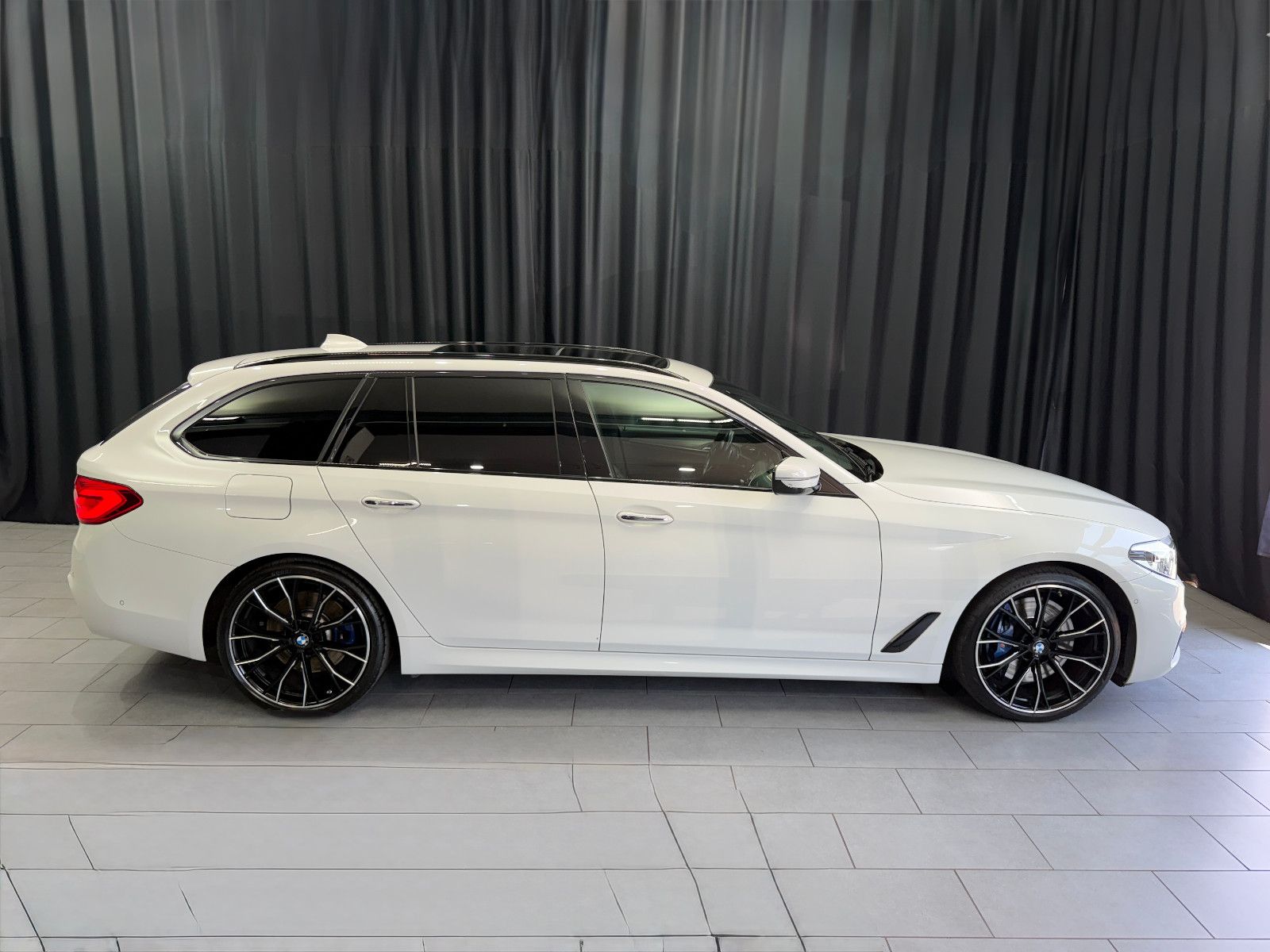 Fahrzeugabbildung BMW 540i xDrive Touring M Sport |AHK|HuD|HiFi|PANO
