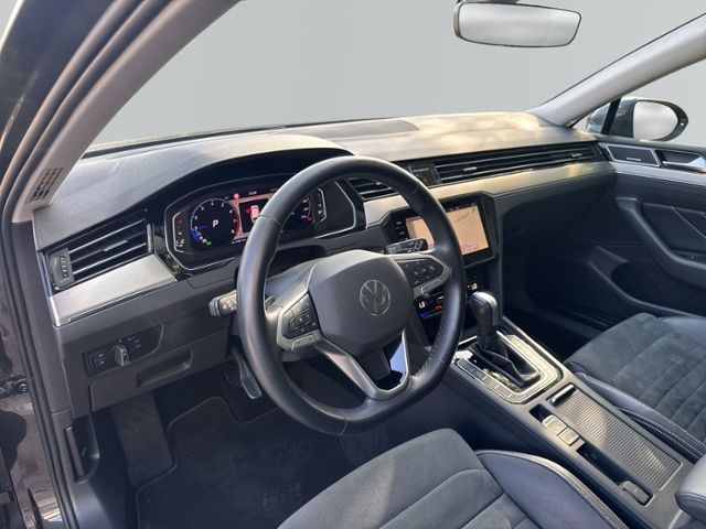 Passat Variant 1.5 TSI Elegance LED+AHK+PANO+RFK