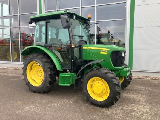 John Deere 5050E