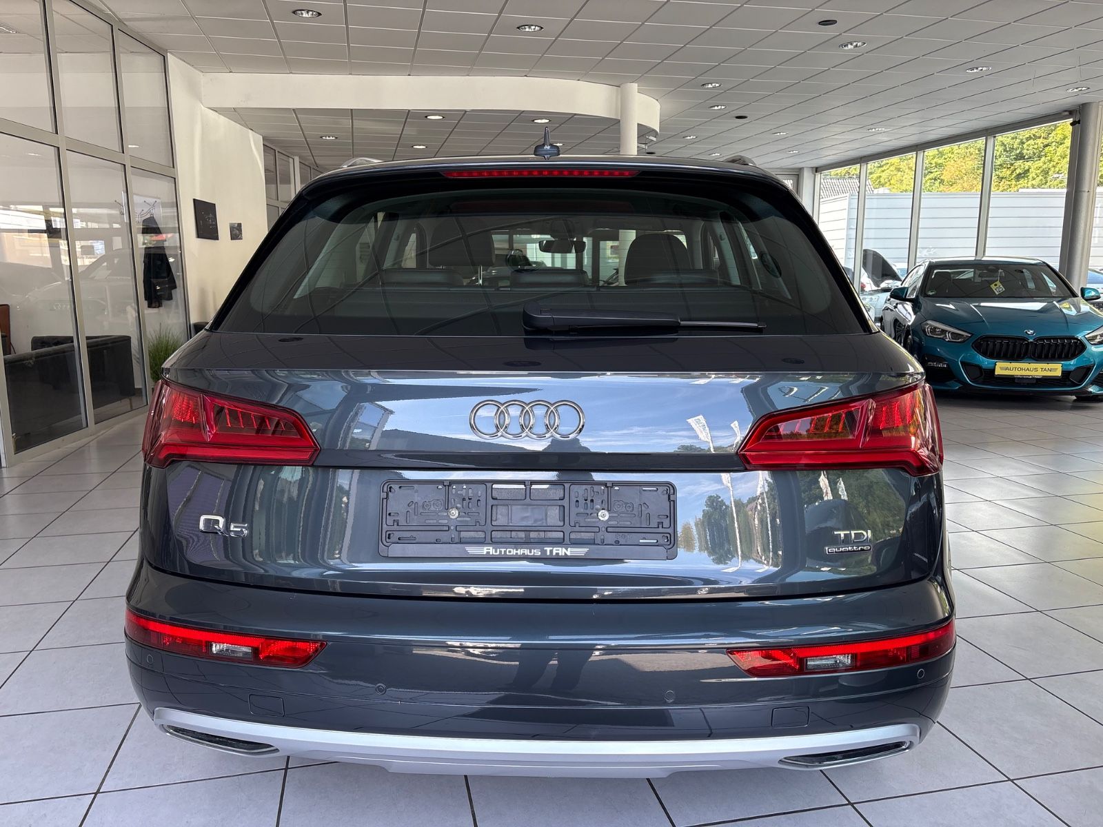 Fahrzeugabbildung Audi Q5 quattro sport
