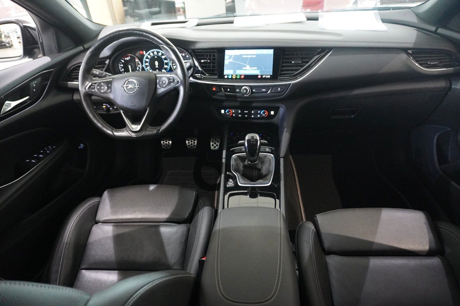 Fahrzeugabbildung Opel Insignia B ST 2.0D ULTIMATE NAVI/OPC/KAMERA/HUD