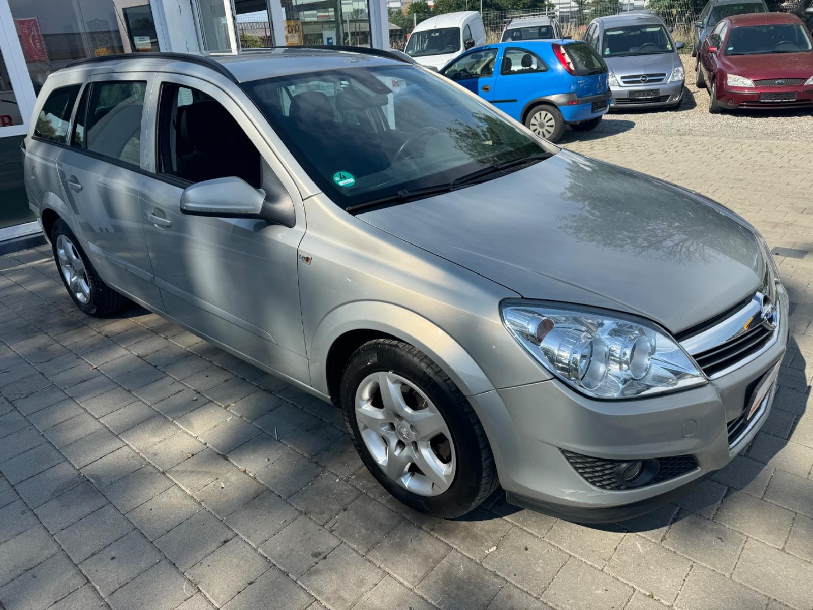 Opel Astra 2007 — interior
