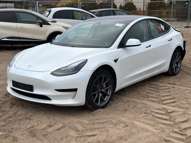 Tesla Model 3 Basis RWD