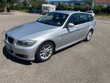 BMW SCHECKHEFT *Touring Aut. *Navi*Xenon*Klimaautom - BMW 320 aus 2010 mit Diesel-Antrieb