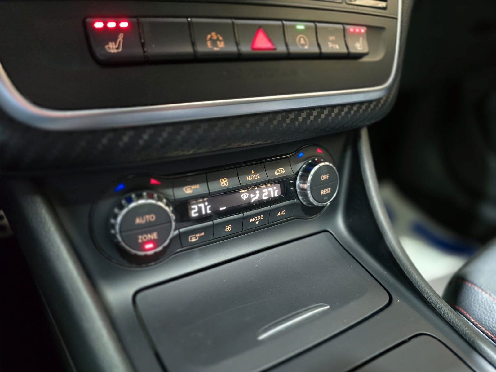 Fahrzeugabbildung Mercedes-Benz A250 AMG-Line/Panorama/Navi/8fach/TÜV-NEU