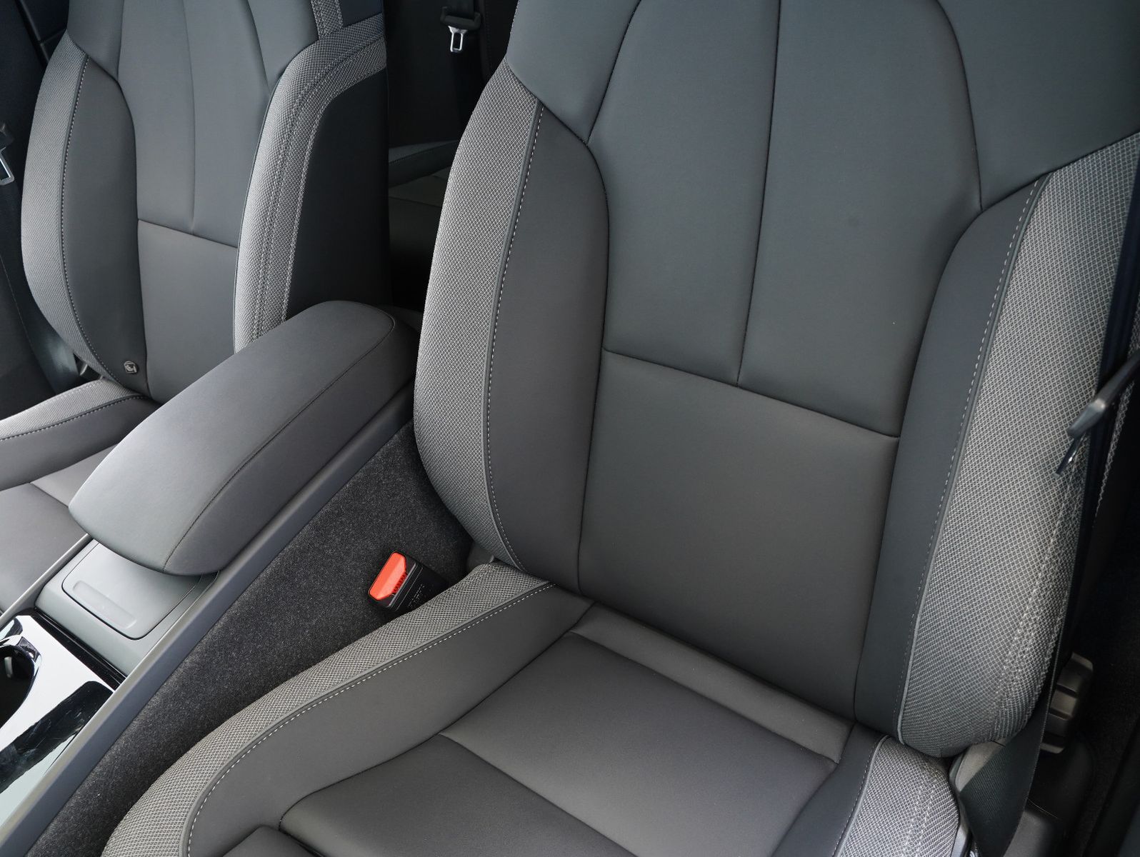 Fahrzeugabbildung Volvo XC40 Core Recharge Pure Electric AWD