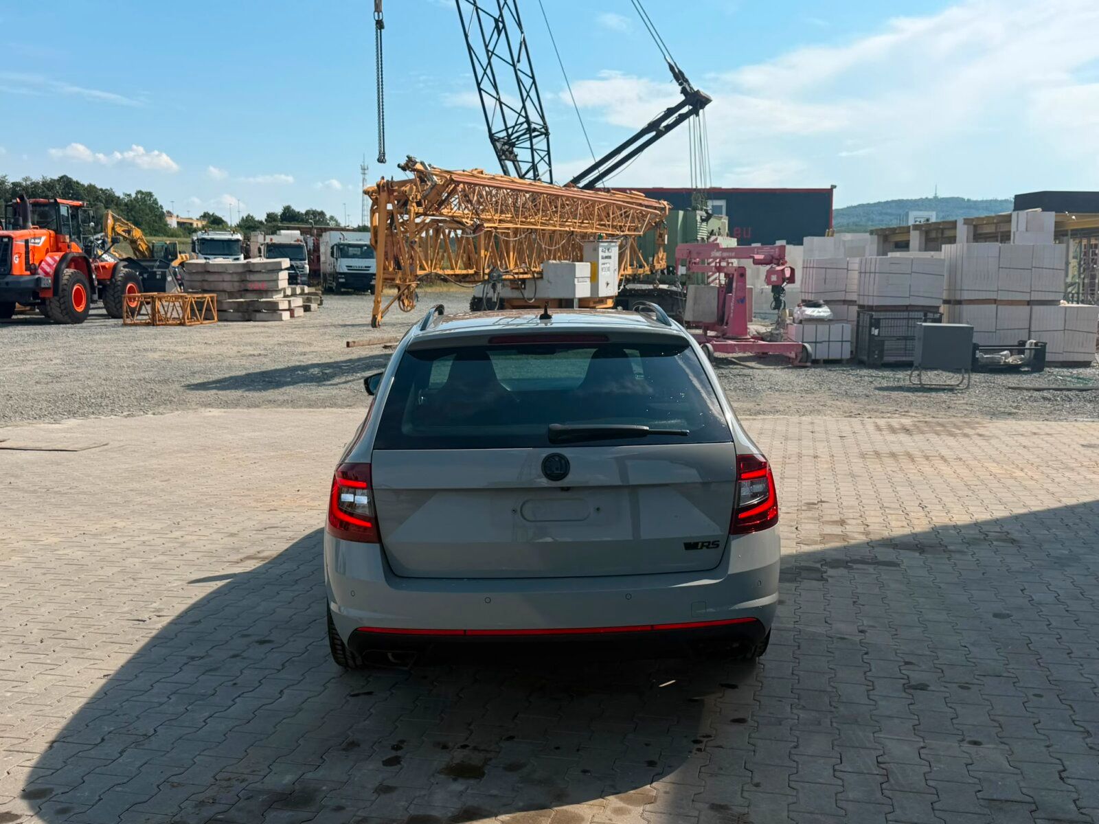 Fahrzeugabbildung SKODA OCTAVIA RS / 4x4 / NAVI