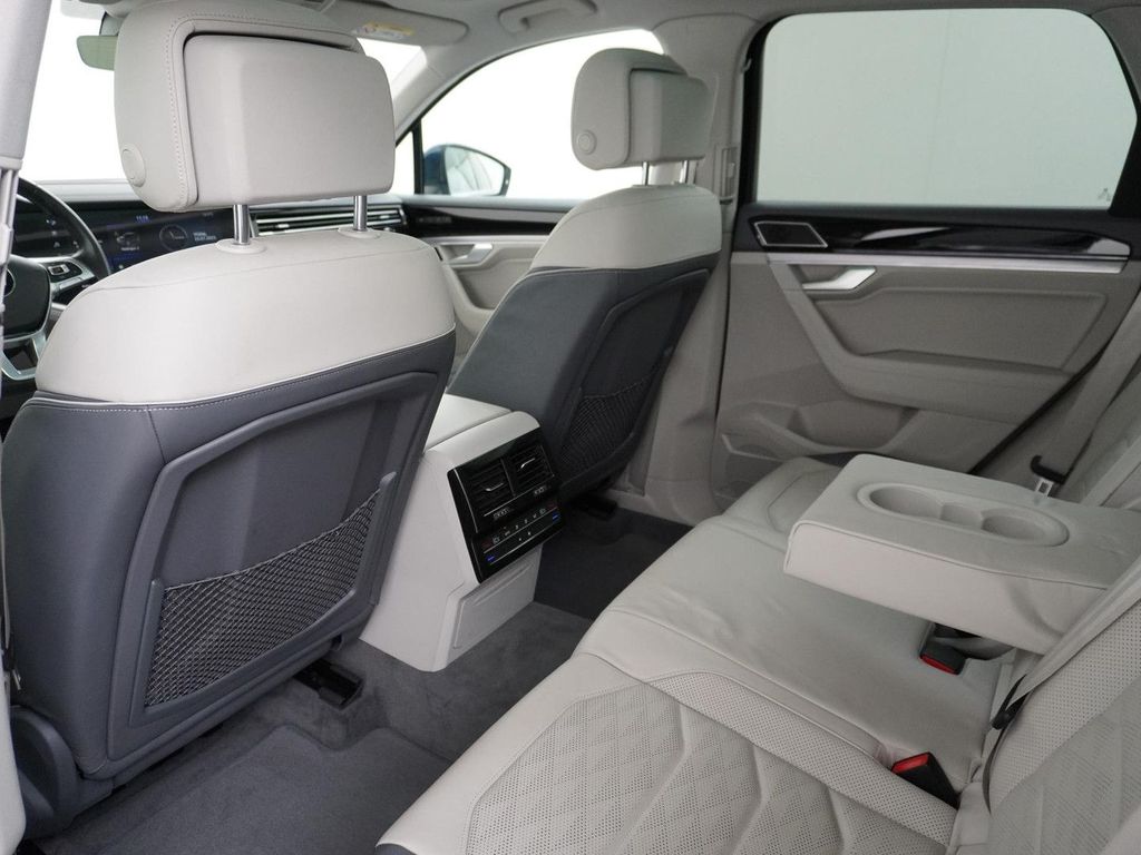 Volkswagen Touareg 3.0 TSI Elegance AHK | Pano |  kamera |