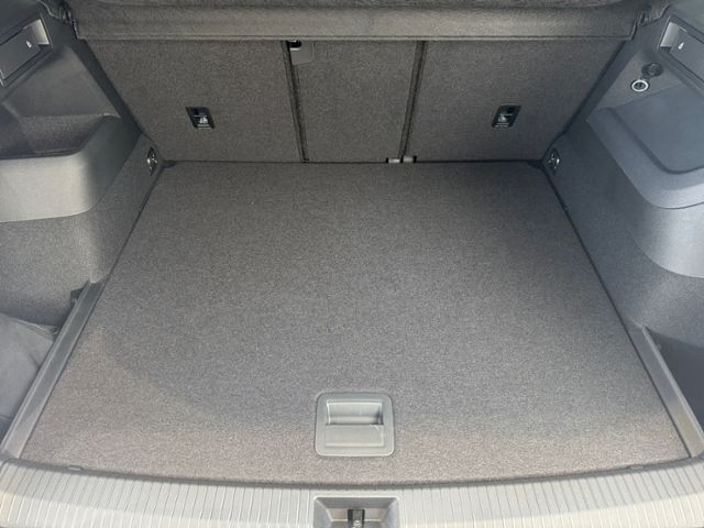 Fahrzeugabbildung Volkswagen Tiguan 2,0 l TSI R-Line 4MOTION DSG KLIMA LED AL