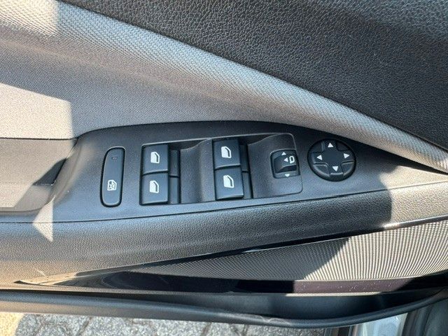 Fahrzeugabbildung Opel Crossland (X) 120 Jahre Kamera MFL Lane