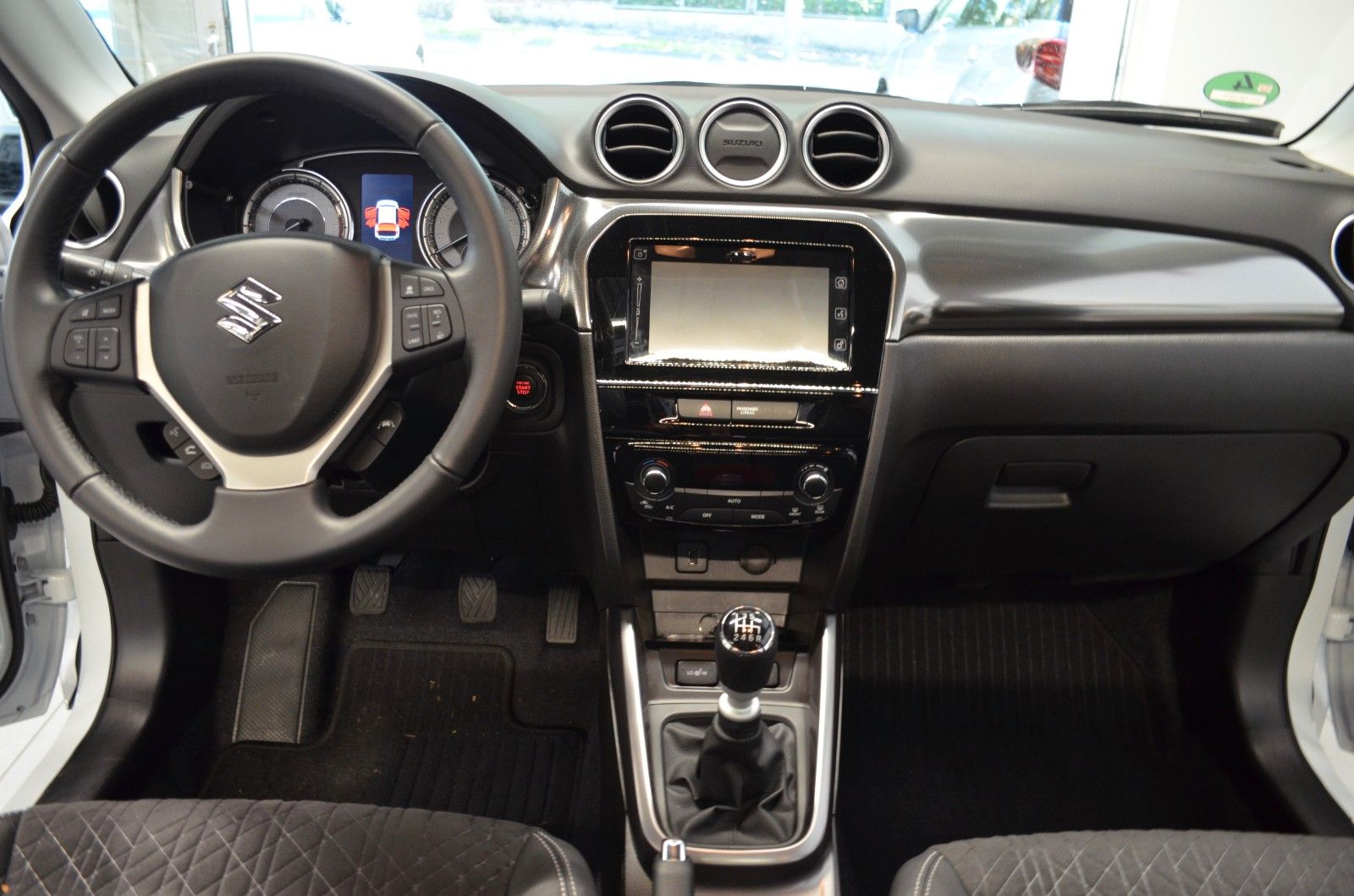 Fahrzeugabbildung Suzuki Vitara 1.4 BOOSTERJET Hybrid Com+ *Pano-Navi*