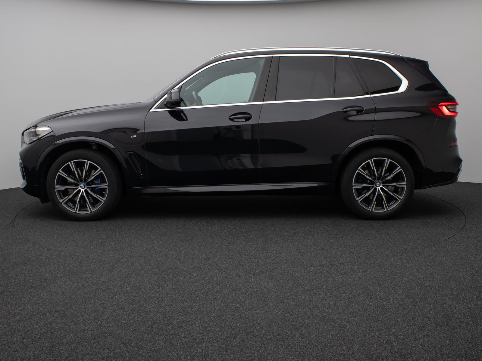 Fahrzeugabbildung BMW X5 xD30d M Sport Panorama 360°HUD HiFi Komfort