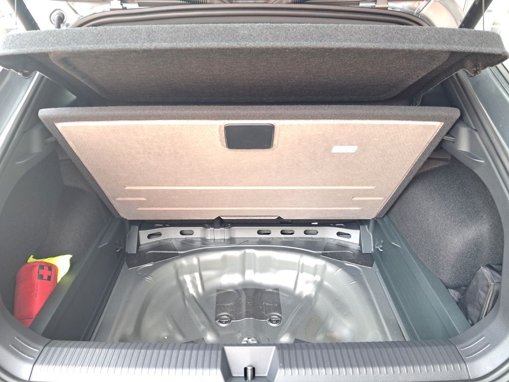 VW T-Roc 1.5 eTSI DSG R-Line AHK Kamera ACC LED - Bild 14
