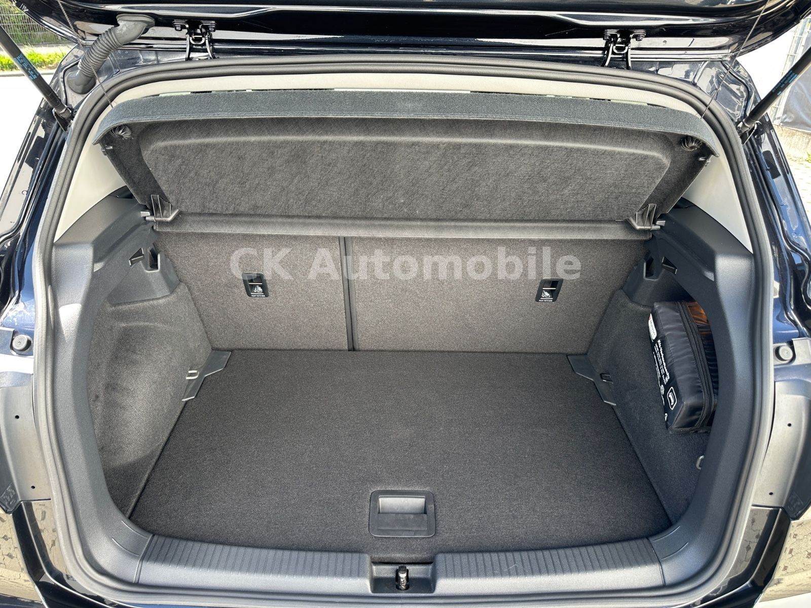 Fahrzeugabbildung Volkswagen T-Cross 1.0 TSI Style Highline DSG/LED/ACC/PDC