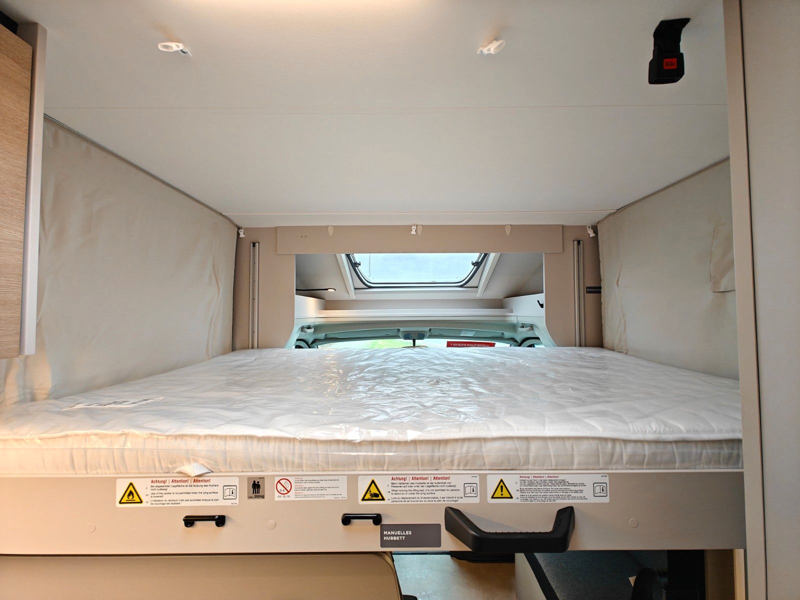 Fahrzeugabbildung LMC Tracer 690 EL - Chassis Design, 140PS, MJ2026! -