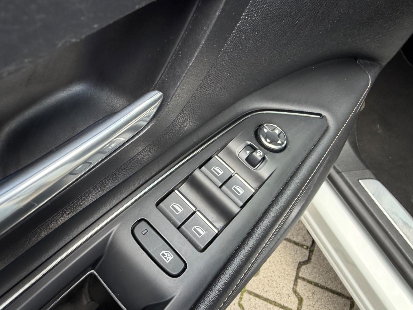 Peugeot 5008 GT 7 SITZER /LEDER/NAVI/LED/PANO/KAMERA, миниатюра 11