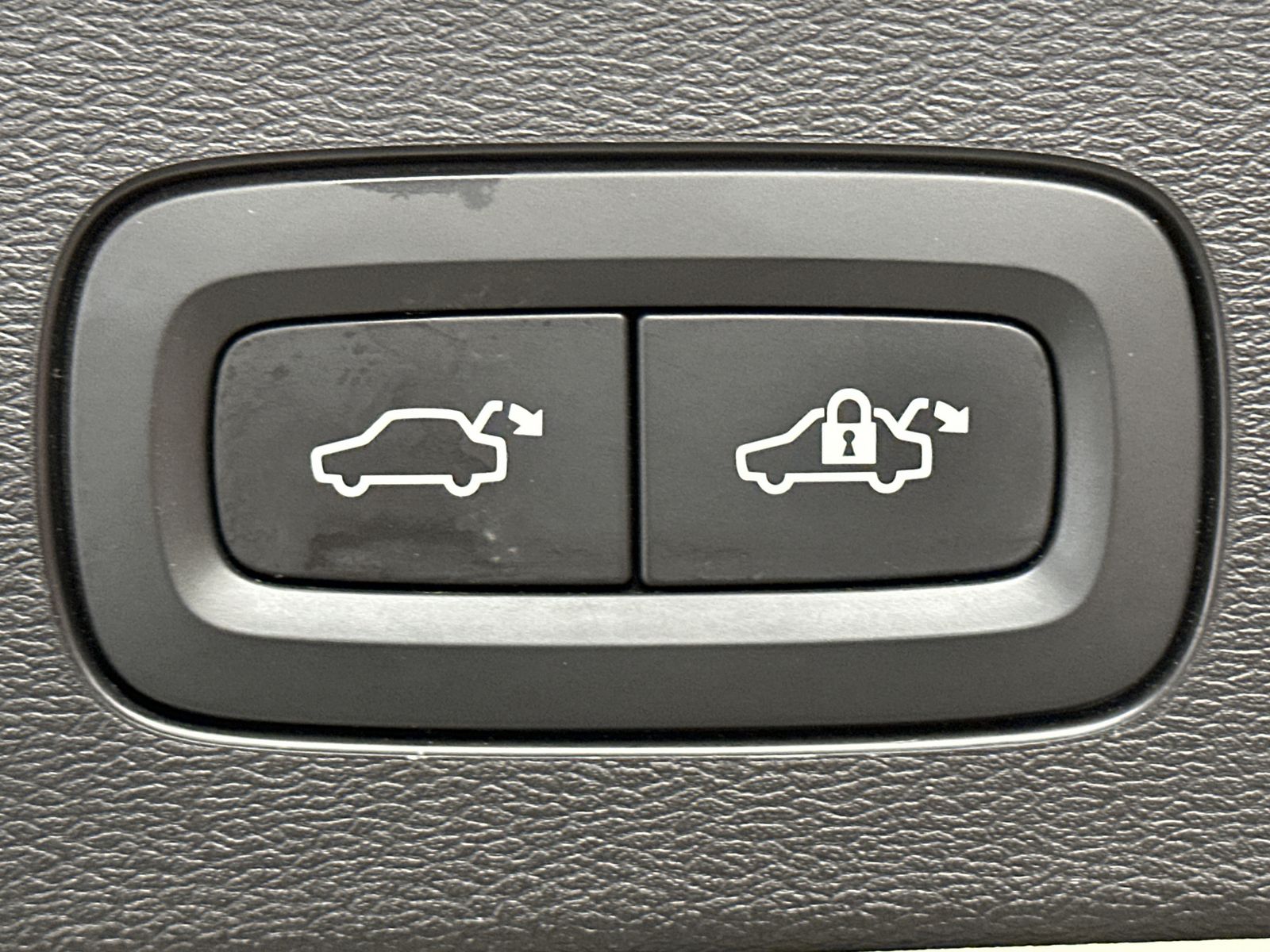 Fahrzeugabbildung Volvo V60 Inscription Hybrid AWD NAV+LED+360°+PANO+PP