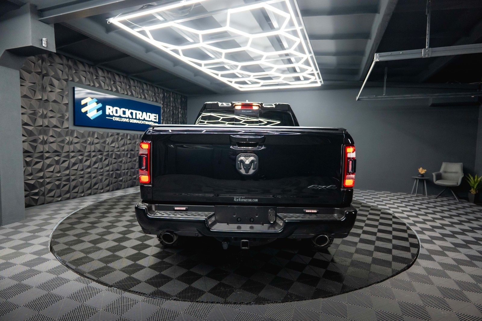 Fahrzeugabbildung Dodge RAM 5.7 V8 HEMI 4x4 Offroad BLACK EDITION  LPG